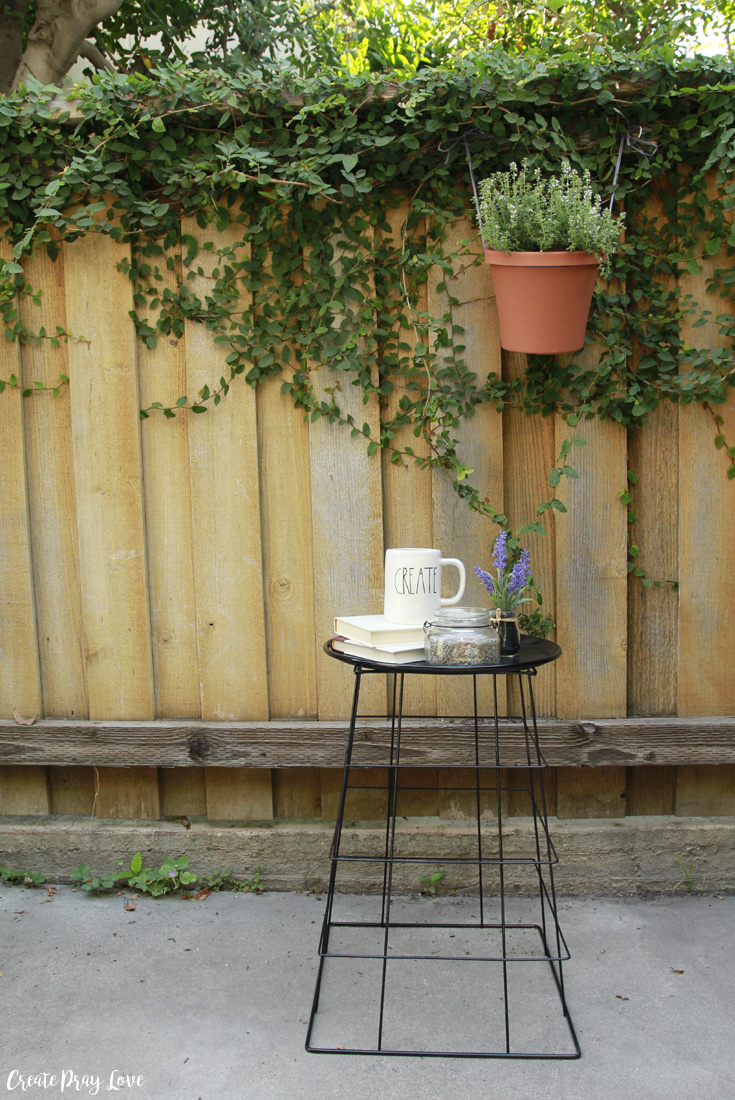How to Turn a Wire Hamper Into a DIY Patio Table